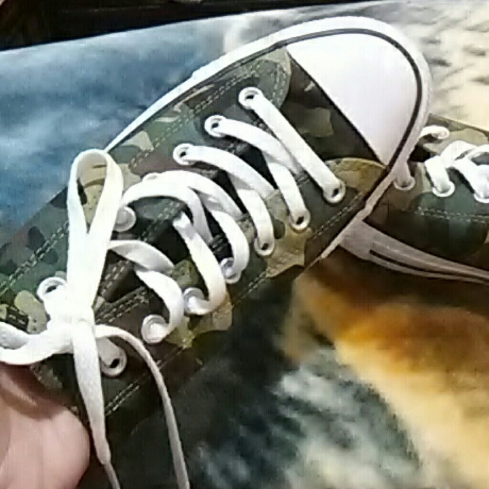 Sneaker - Picture 2 of 5